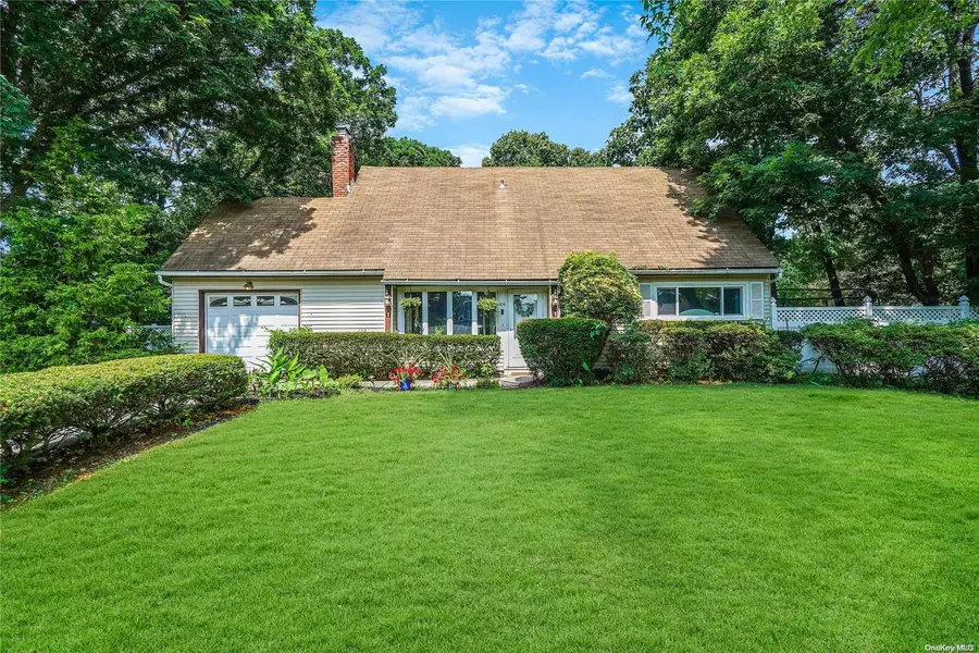 44 Harford DR, Coram, NY 11727