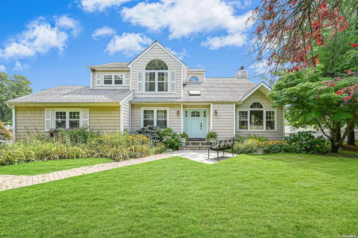 Saint James, NY 11780,103 Glenrich DR