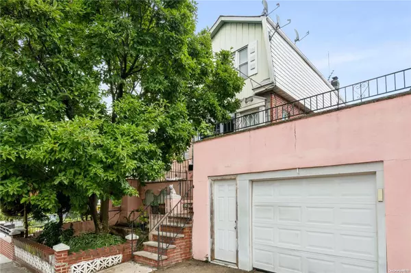 20-31 43rd ST, Astoria, NY 11105