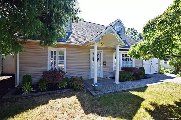 2097 North DR, Seaford, NY 11783