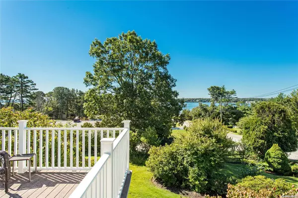 Hampton Bays, NY 11946,14 Oceanview RD