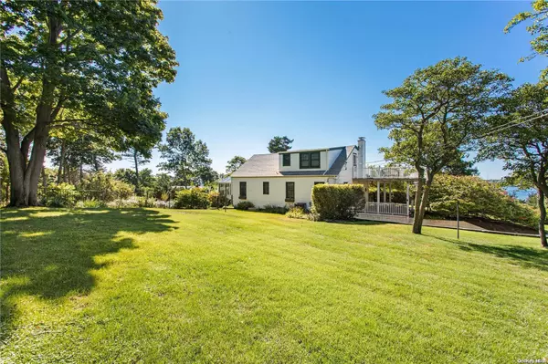 Hampton Bays, NY 11946,14 Oceanview RD