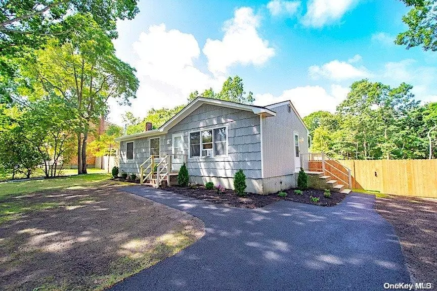 Hampton Bays, NY 11946,19 Wakefield RD