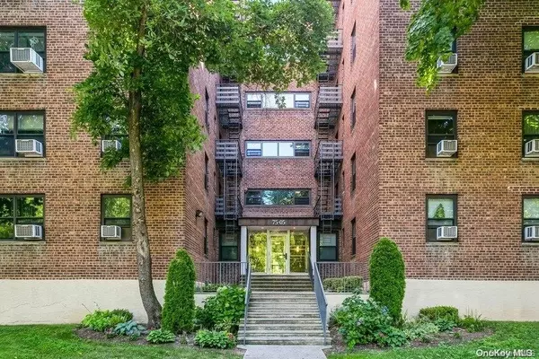 7505 210 ST #2P, Oakland Gardens, NY 11364