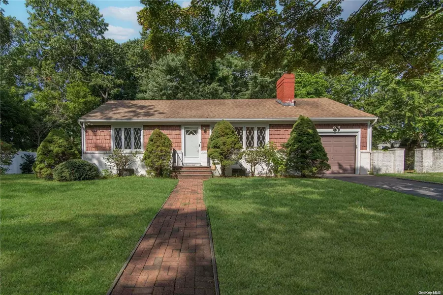 28 Marion ST, Nesconset, NY 11767