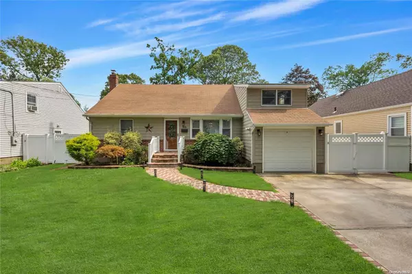 North Babylon, NY 11703,106 Hale RD