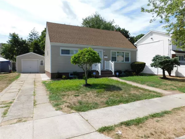 474 Barbara LN, West Hempstead, NY 11552