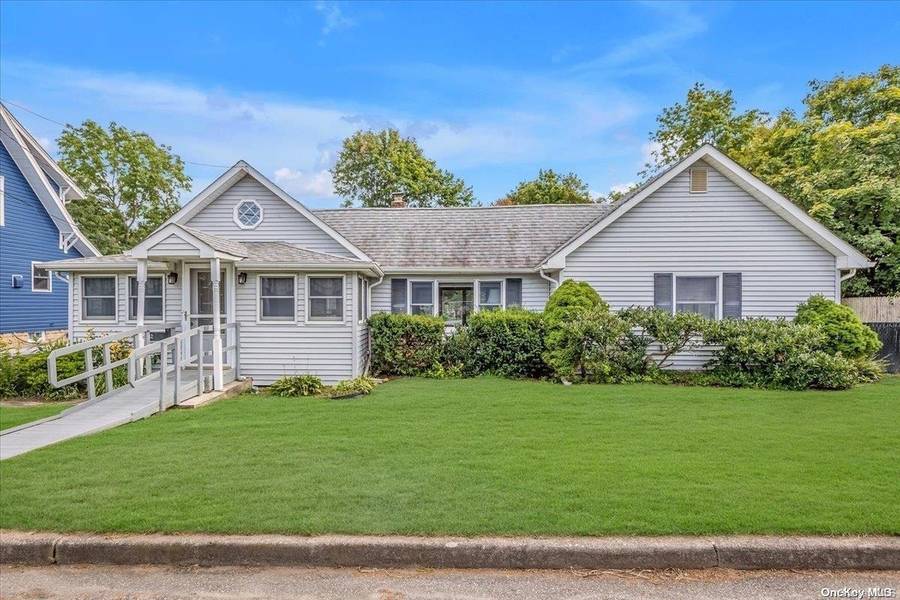 32 Hill ST, Patchogue, NY 11772