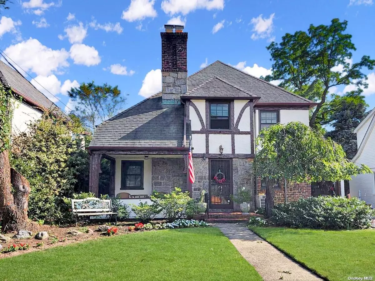 Rockville Centre, NY 11570,12 Fonda RD