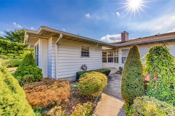 Coram, NY 11727,154 Theodore DR #154