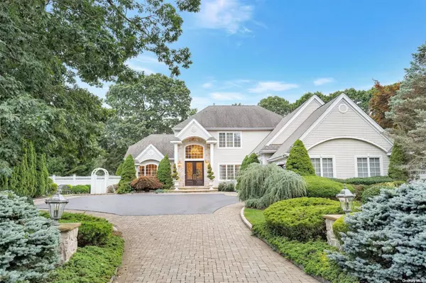 Commack, NY 11725,7 Weeping Cherry LN