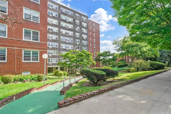 Jamaica, NY 11432,164-20 Highland Avenue #8J