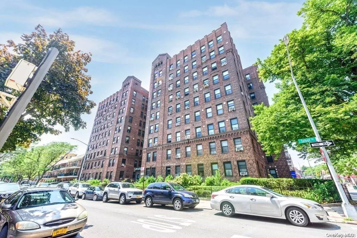 Kew Gardens, NY 11415,83-00 Talbot ST #2B