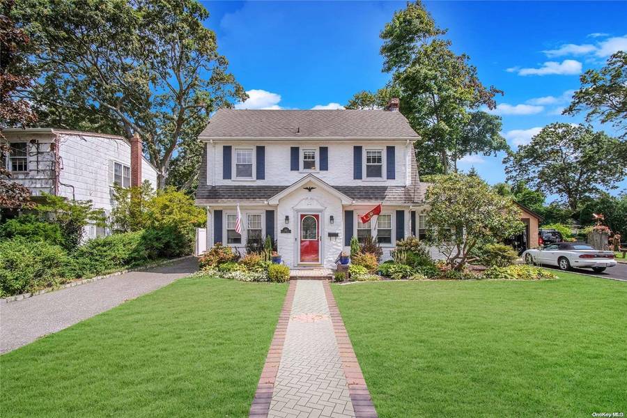 241 Maple AVE, Patchogue, NY 11772