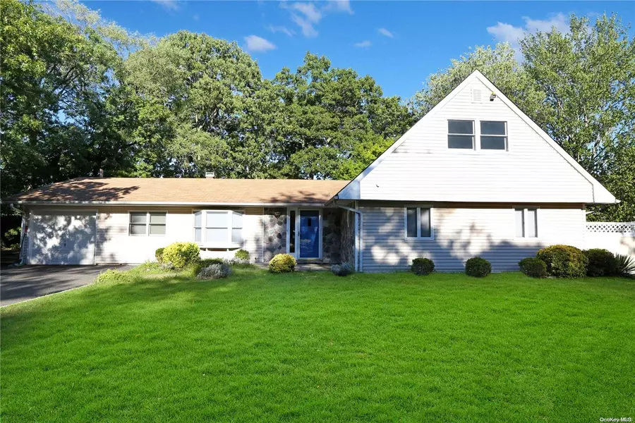 7 Wicket ST, Coram, NY 11727