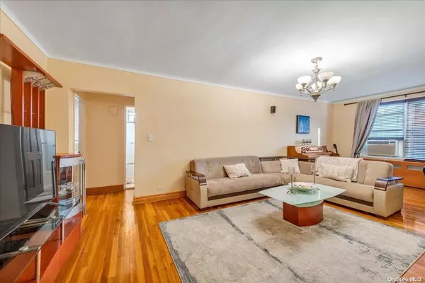 64-41 Saunders Street #615, Rego Park, NY 11374