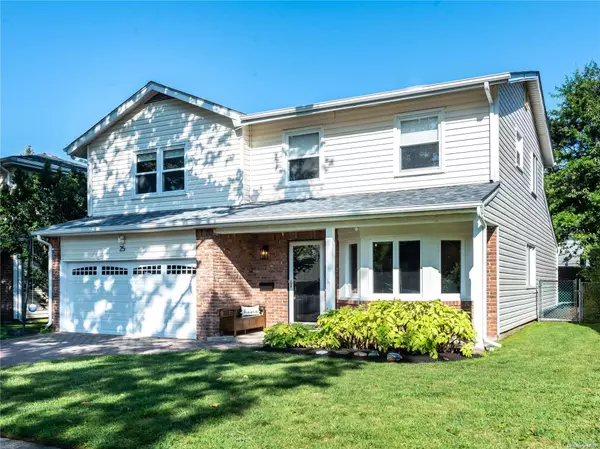 25 Marlin LN, Port Washington, NY 11050