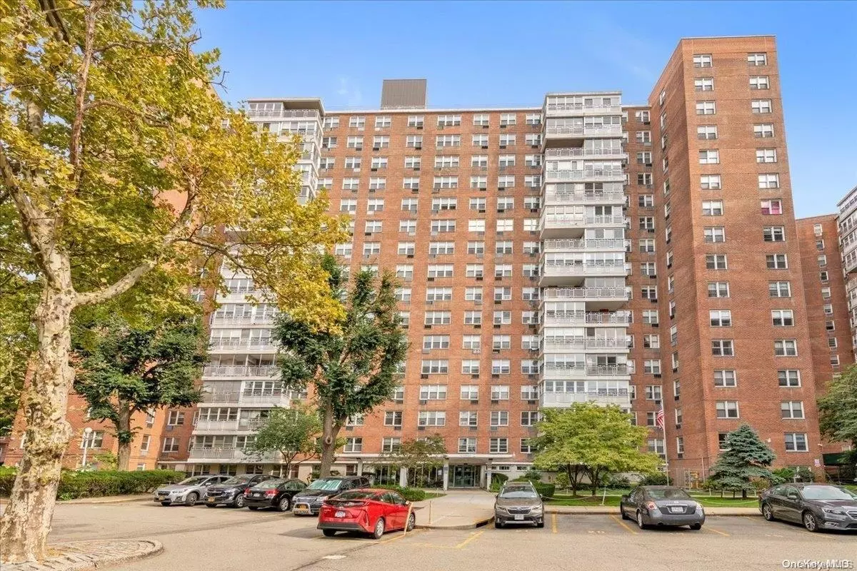 Flushing, NY 11355,43-10 Kissena BLVD #10A