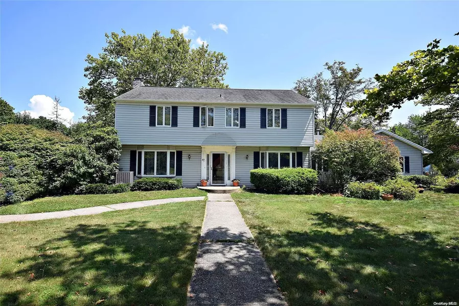 87 Lakeside AVE, Lake Grove, NY 11755