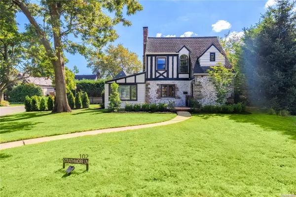 102 Strathmore LN, Rockville Centre, NY 11570