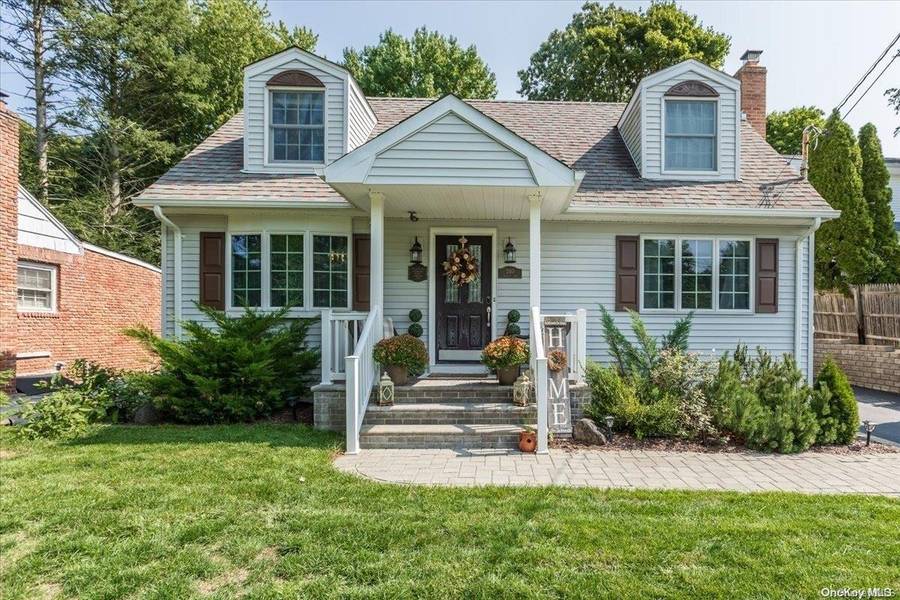 240 Oakwood RD, Huntington Station, NY 11746