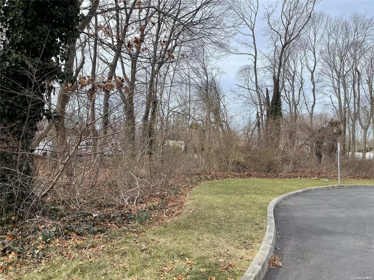 East Patchogue, NY 11772,Cherry LN