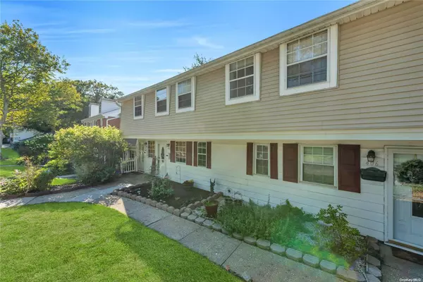 Hauppauge, NY 11749,408 Towne House Vil #408