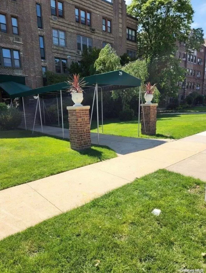 Woodmere, NY 11598,29 Woodmere BLVD #3J