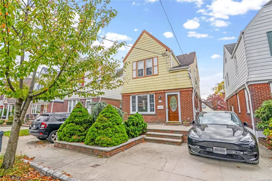 171-28 Courtney AVE, Flushing, NY 11358
