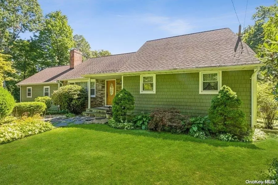 South Huntington, NY 11746,16 Marion PL