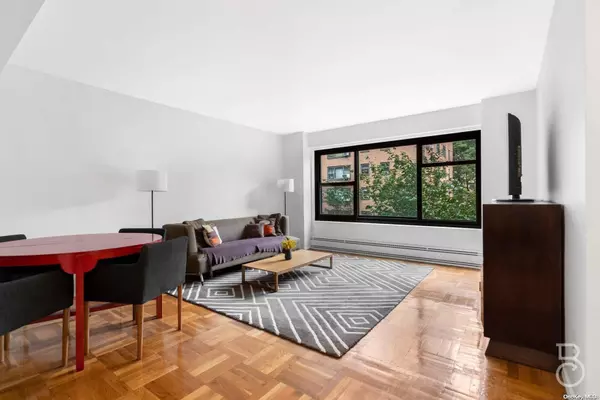 21-80 33rd RD #3B, Astoria, NY 11106