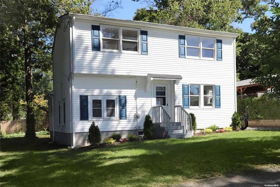 9 King RD, Sound Beach, NY 11789