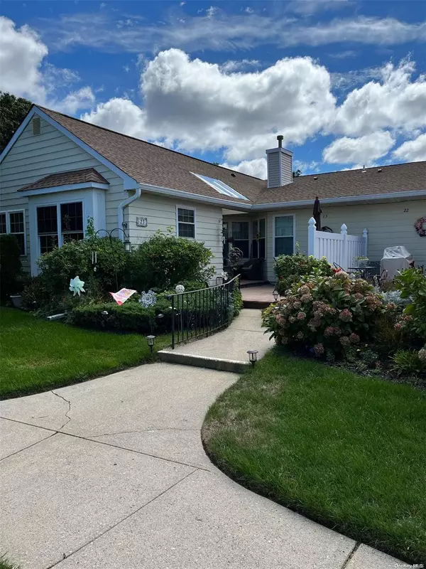 23 Theodore DR #23, Coram, NY 11727