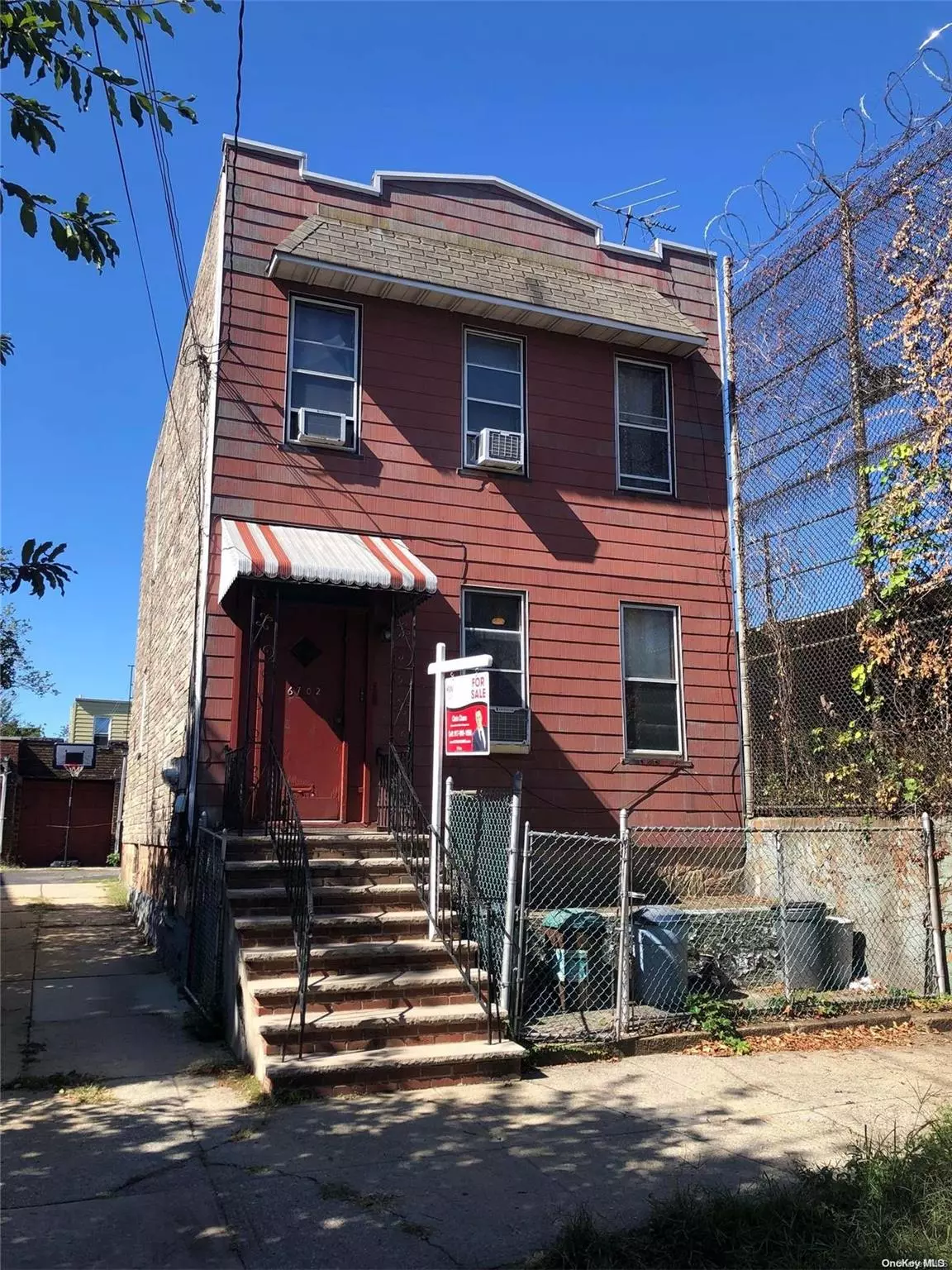 Glendale, NY 11385,67-02 64th PL