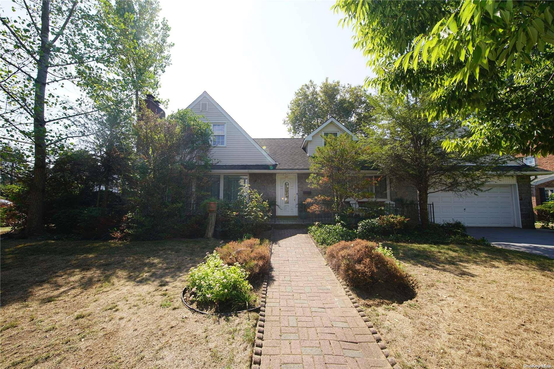 20 Birch RD, Malverne, NY 11565