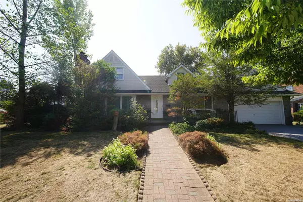 20 Birch RD, Malverne, NY 11565