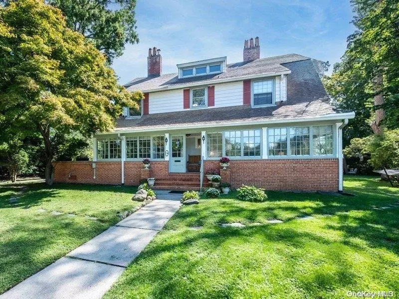 Port Washington, NY 11050,76 Murray AVE