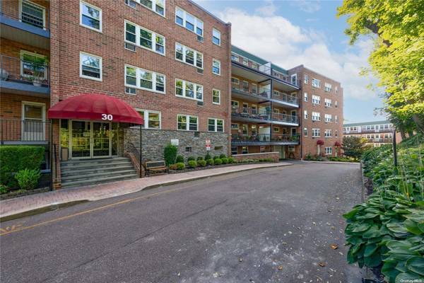 30 Pearsall AVE #1D, Glen Cove, NY 11542