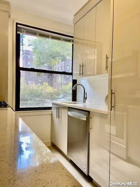 Rego Park, NY 11374,98-25 64th RD #1G