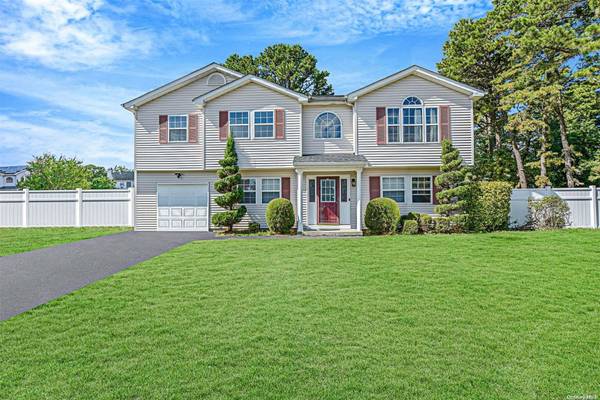 40 Princess AVE, Bay Shore, NY 11706
