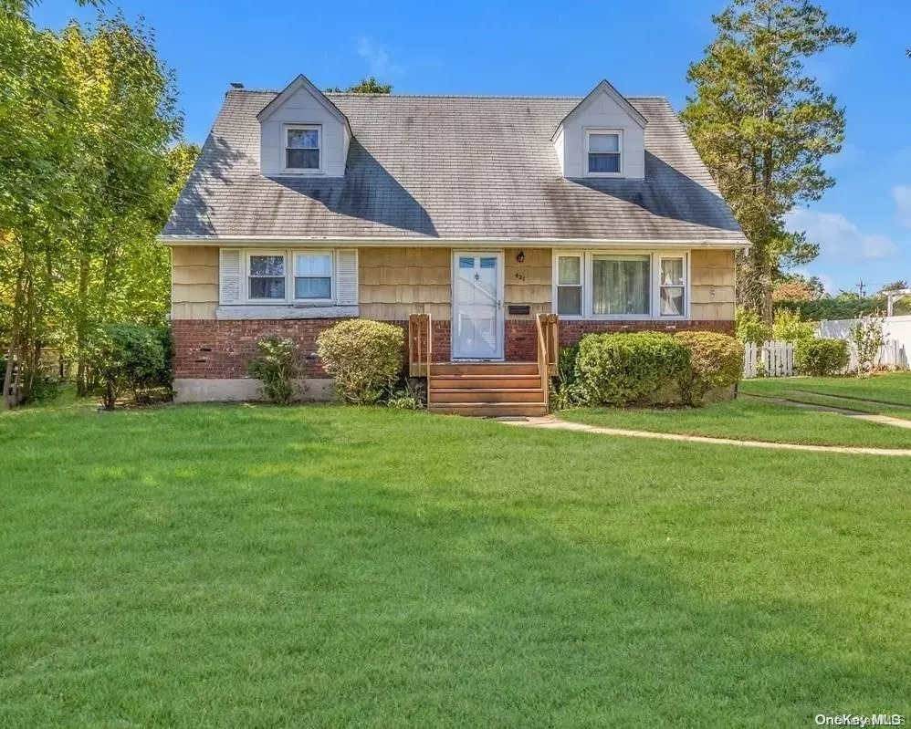East Northport, NY 11731,421 6th ST
