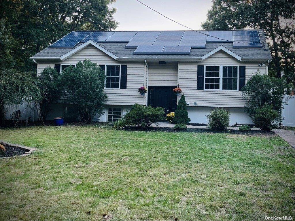118 Dana AVE, Mastic, NY 11950