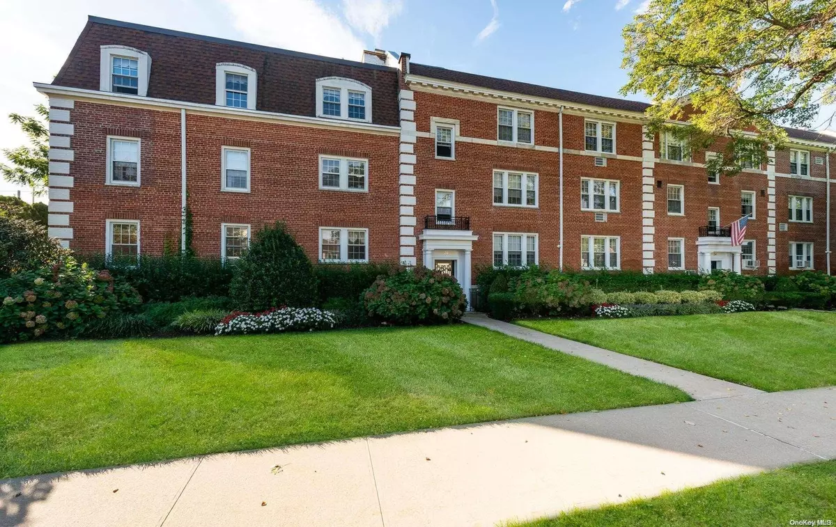 Garden City, NY 11530,36 Hamilton PL #B2