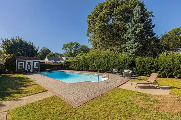 30 N Evergreen DR, Selden, NY 11784