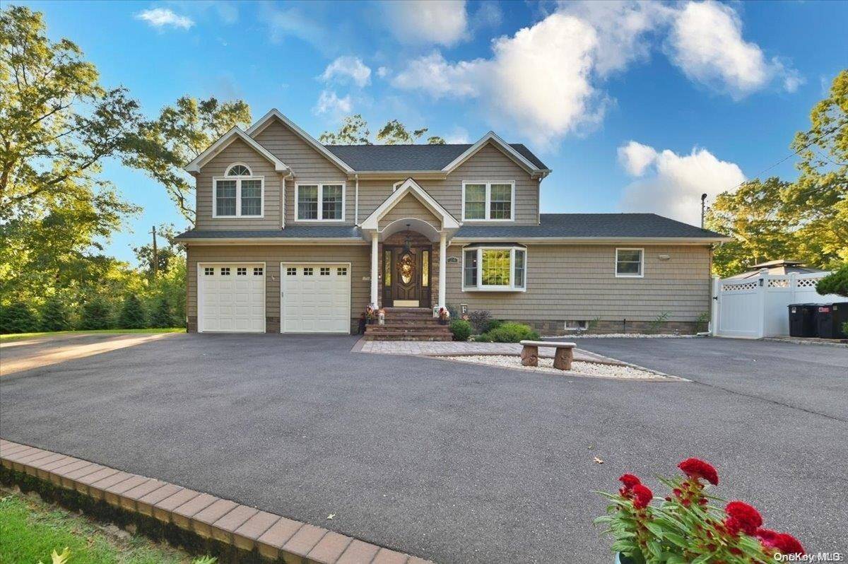 24 Clover DR, Smithtown, NY 11787