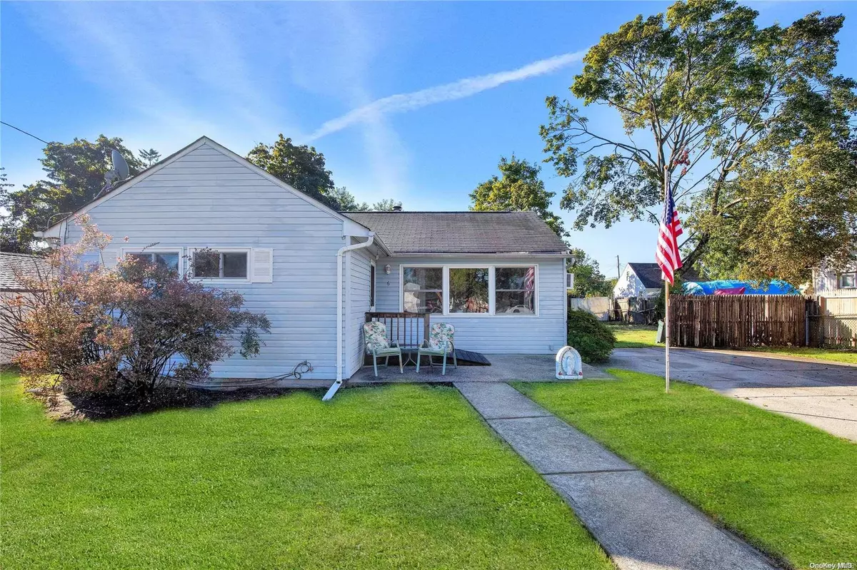 Central Islip, NY 11722,6 Poplar ST