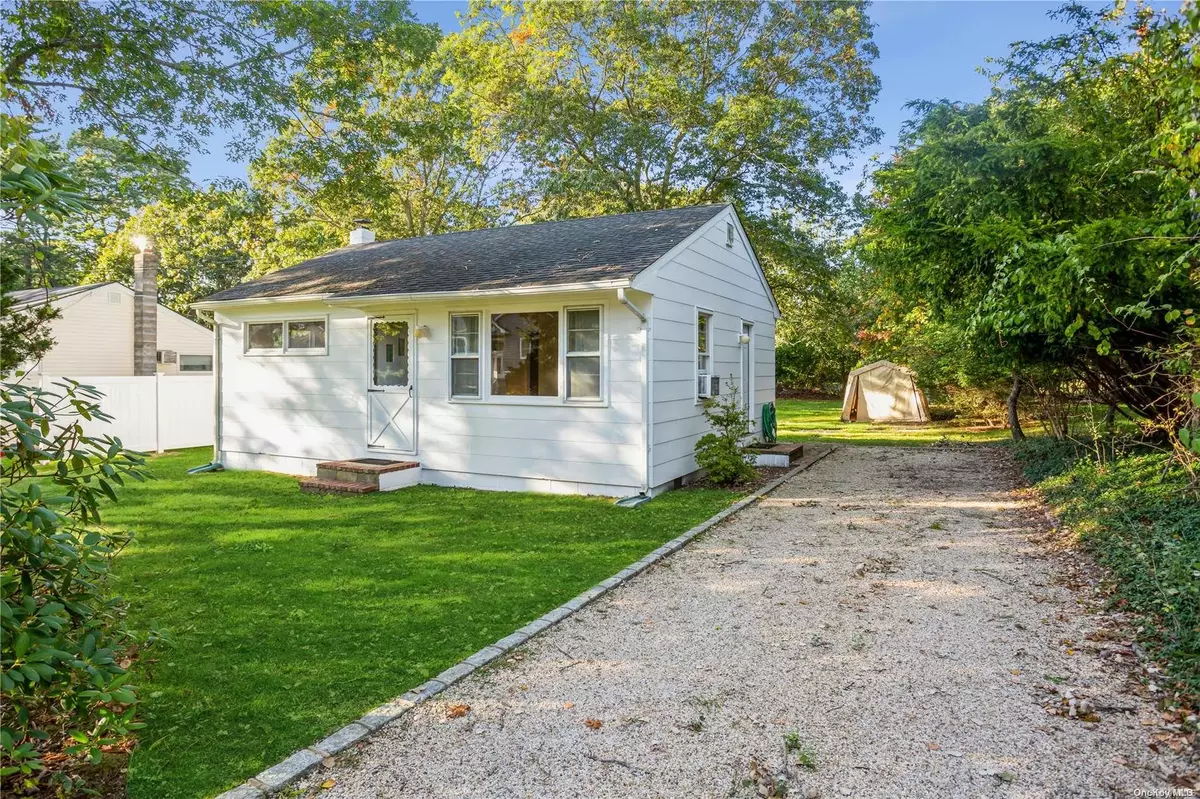 Hampton Bays, NY 11946,36 Hampton RD