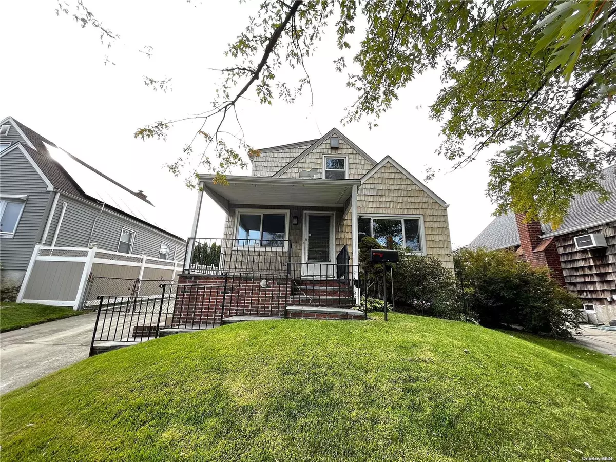 Whitestone, NY 11357,166-12 21st AVE