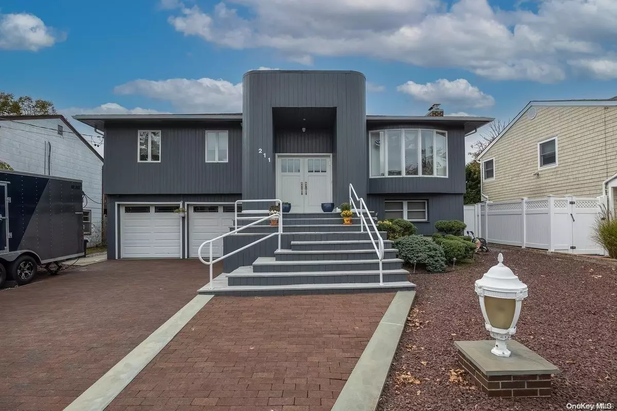 Lido Beach, NY 11561,211 W Lagoon DR