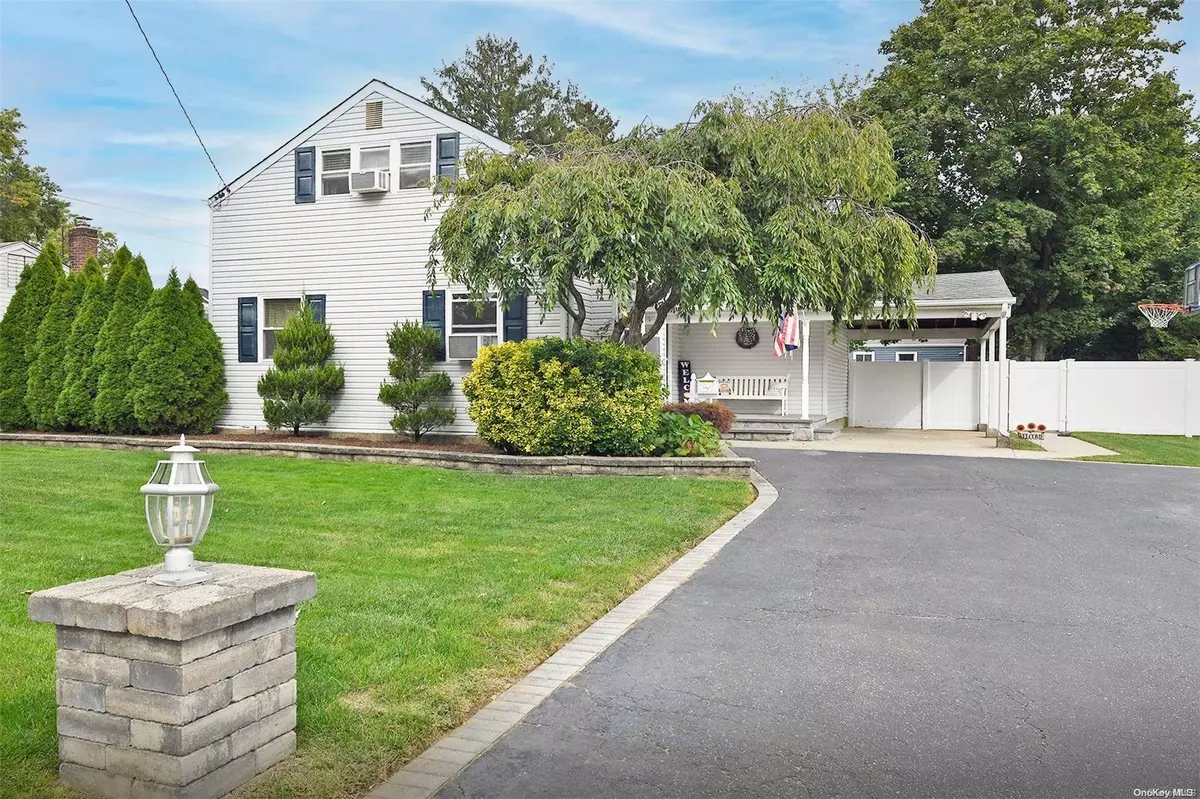 East Northport, NY 11731,9 Elgar ST